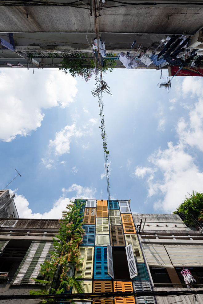 Ngôi nhà 60m2 với vô vàn ô cửa sắc màu ở Sài Gòn, bên trong chuẩn vibe vintage quá mê-3