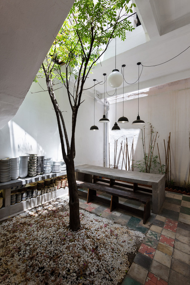 Ngôi nhà 60m2 với vô vàn ô cửa sắc màu ở Sài Gòn, bên trong chuẩn vibe vintage quá mê-8