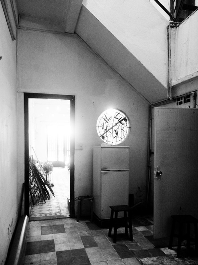 Ngôi nhà 60m2 với vô vàn ô cửa sắc màu ở Sài Gòn, bên trong chuẩn vibe vintage quá mê-9