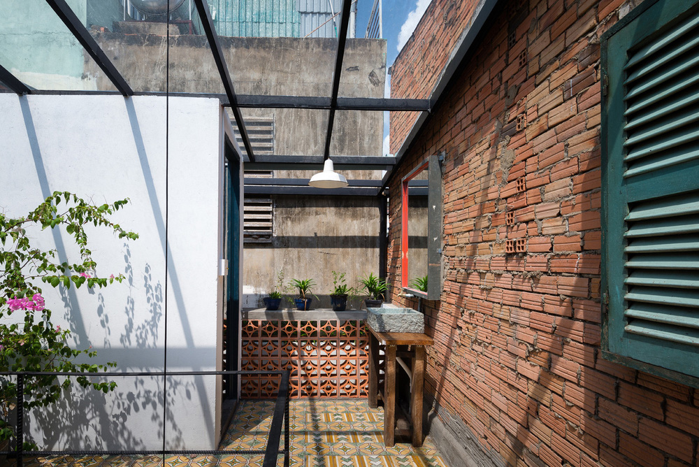 Ngôi nhà 60m2 với vô vàn ô cửa sắc màu ở Sài Gòn, bên trong chuẩn vibe vintage quá mê-18