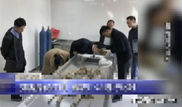 Con trai đi làm 19 năm không về, bố sửa bể phốt mới phát hiện bí mật kinh hoàng, hôn nhân không tình yêu dẫn đến bi kịch động trời-7