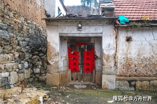 Con trai đi làm 19 năm không về, bố sửa bể phốt mới phát hiện bí mật kinh hoàng, hôn nhân không tình yêu dẫn đến bi kịch động trời-1