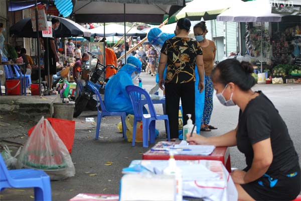 Lãnh đạo CDC Hà Nội cảnh báo rất nguy hiểm khi biển người đổ ra đường đi chơi Trung thu-3