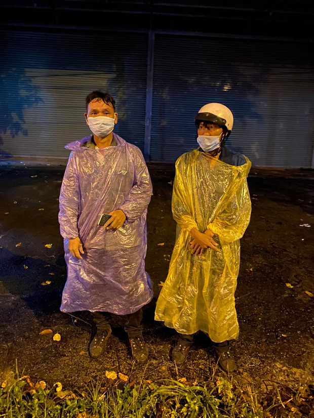 Giắt túi đúng 90k, đi 300km về chịu tang cha, 2 anh em xin qua chốt kiểm dịch và cuộc gặp bất ngờ trong đêm-3