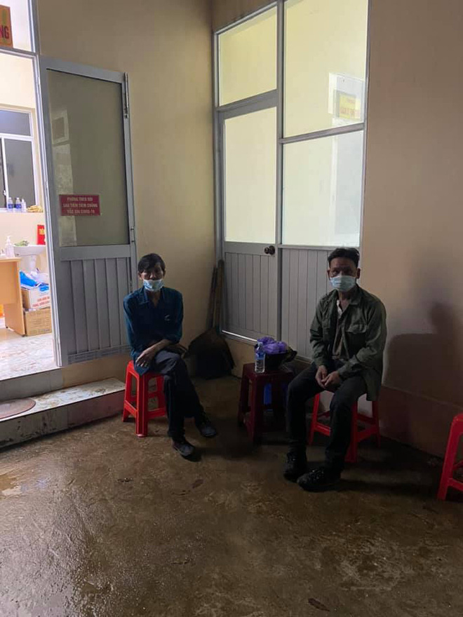 Giắt túi đúng 90k, đi 300km về chịu tang cha, 2 anh em xin qua chốt kiểm dịch và cuộc gặp bất ngờ trong đêm-5