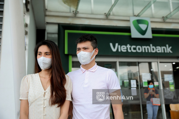 Fanpage Vietcombank lên tiếng sau phát ngôn của bà Phương Hằng về tạm khoá báo có, netizen vẫn tiếp tục chất vấn-3