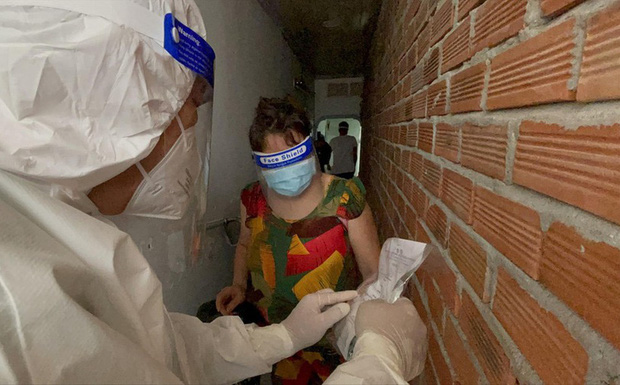 Thuốc đặc trị Covid-19 đang thử nghiệm rao bán tràn lan: Người bán là nhân viên y tế-1