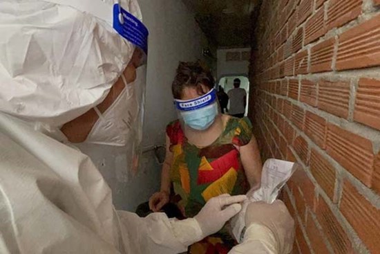 Thuốc đặc trị Covid-19 đang thử nghiệm rao bán tràn lan: Người bán là nhân viên y tế