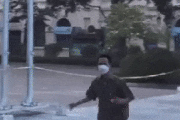 Hà Nội: 4 phụ nữ tập thể dục bất chấp giãn cách 