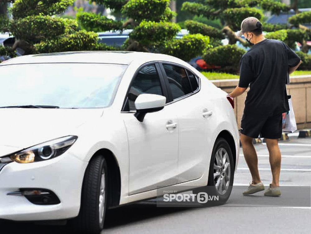 Nhuệ Giang đến đón Xuân Trường trong ngày tuyển Việt Nam xả trại-3