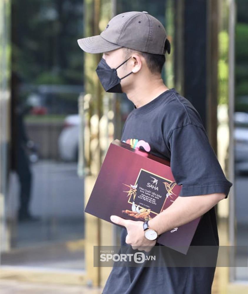 Nhuệ Giang đến đón Xuân Trường trong ngày tuyển Việt Nam xả trại-5