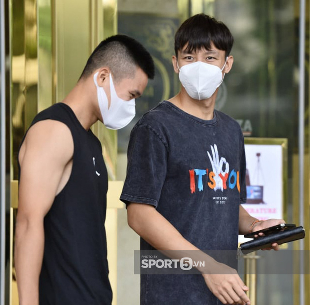 Nhuệ Giang đến đón Xuân Trường trong ngày tuyển Việt Nam xả trại-11