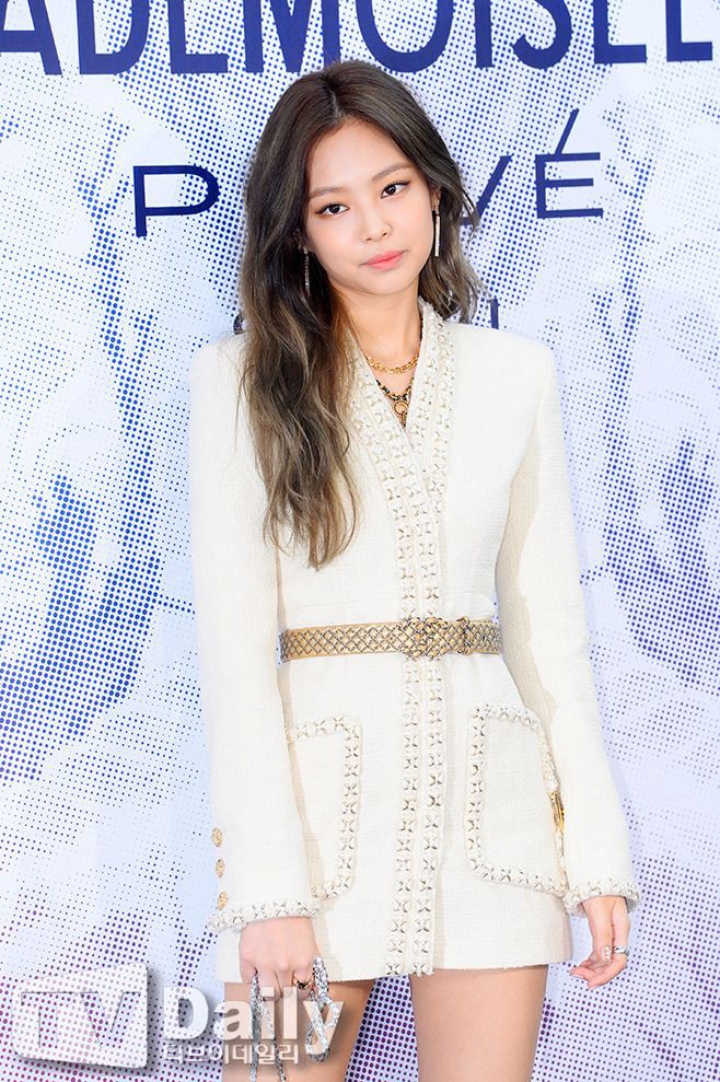 BLACKPINKs Jennie Talks Being The Face Of Chanels Global Campaign  Attending Paris Fashion Week And More  Soompi