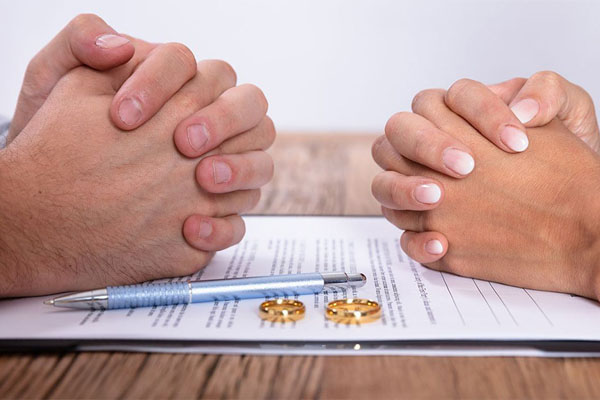 Đêm tân hôn mẹ chồng gõ cửa đòi vàng cưới vì bị lỗ tiền cỗ, tôi không nghe thì bà tuyên bố một câu choáng váng-2