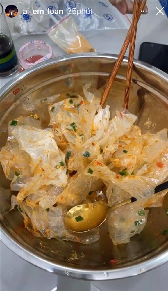 Bà bầu quý tộc Lê Loan ở cữ nhưng ăn uống cực thoải mái, có món khiến ai cũng giật mình-7