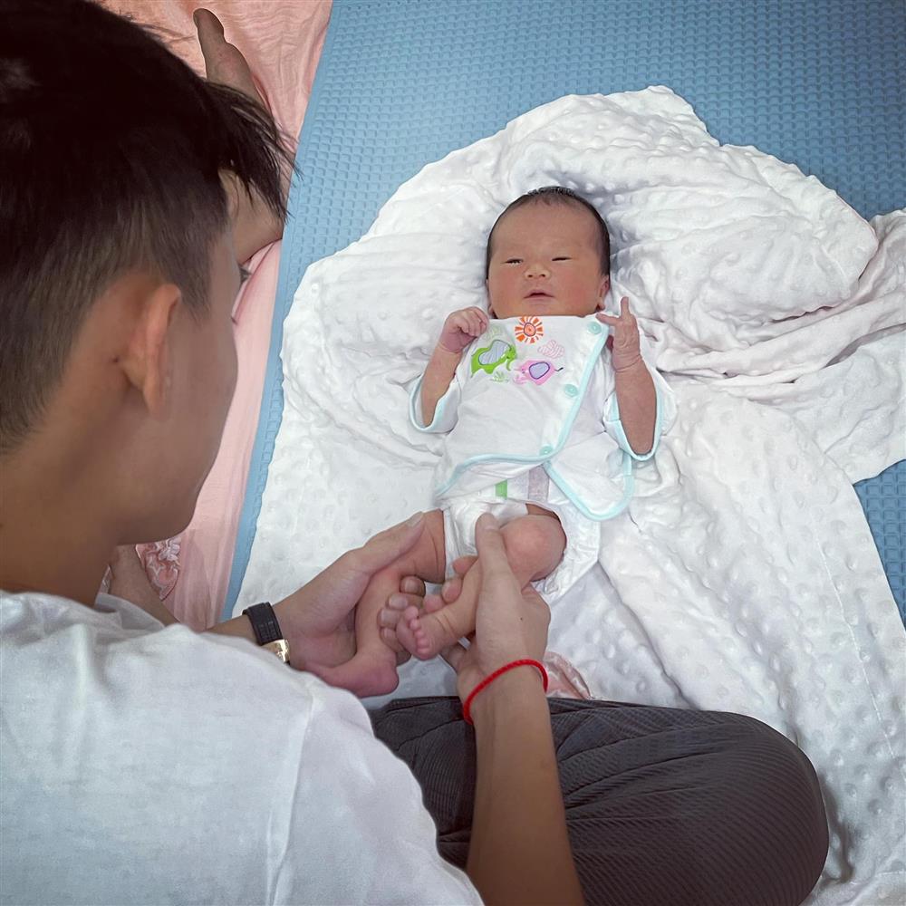 Bà bầu quý tộc Lê Loan ở cữ nhưng ăn uống cực thoải mái, có món khiến ai cũng giật mình-19