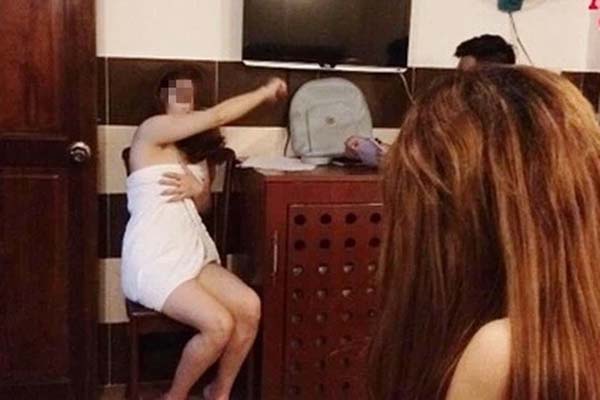 Khoảnh khắc thương tâm: Chiếc xe tải lật ngửa, tài xế mất tích gần 8 tiếng, thi thể tìm thấy trên sông Thương-3