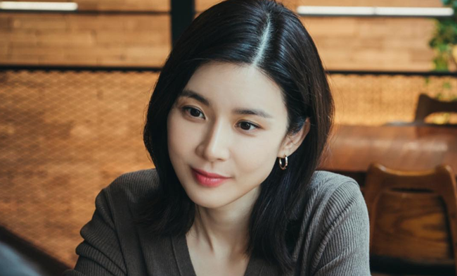 Đến chơi thấy con gái ôm mặt khóc, con rể lớn tiếng quát ăn bám còn không biết điều, bố vợ đanh thép đáp trả khiến gã tái mặt-1