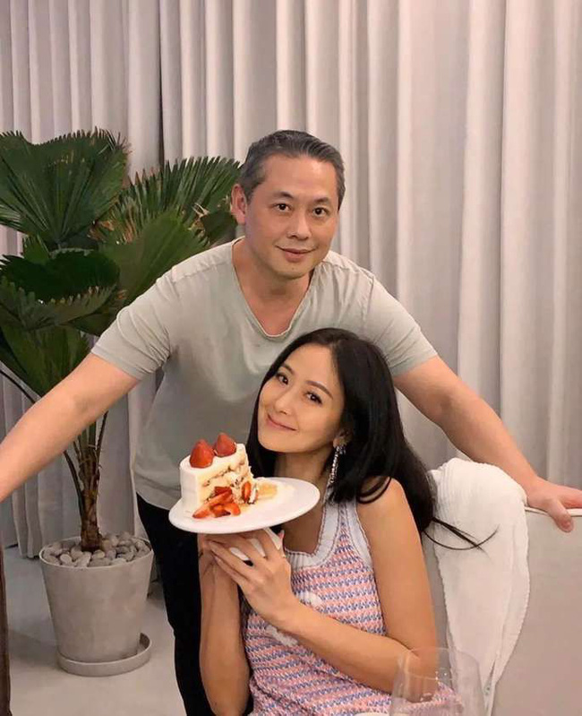 Mỹ nữ ngậm thìa vàng và cuộc hôn nhân với tỷ phú giàu bậc nhất: 13 tuổi đã tự chọn chồng tương lai và màn đột phá 4500 tỷ khiến chồng ngả mũ-9