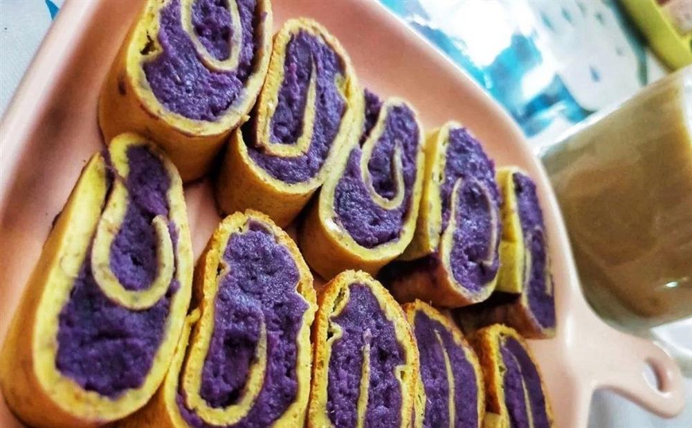 Mách bạn cách làm món khoai lang tím cuộn trứng vừa thơm vừa bổ dưỡng lại đẹp mắt-1