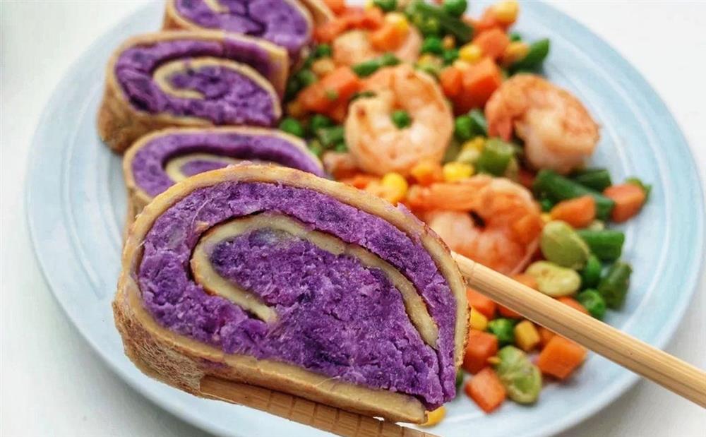 Mách bạn cách làm món khoai lang tím cuộn trứng vừa thơm vừa bổ dưỡng lại đẹp mắt-2