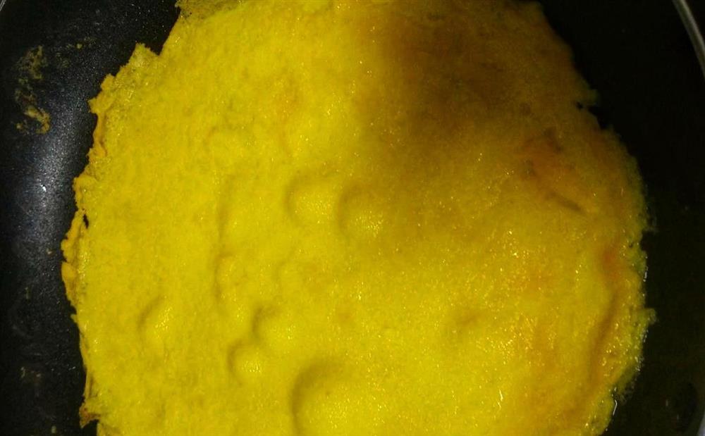 Mách bạn cách làm món khoai lang tím cuộn trứng vừa thơm vừa bổ dưỡng lại đẹp mắt-5