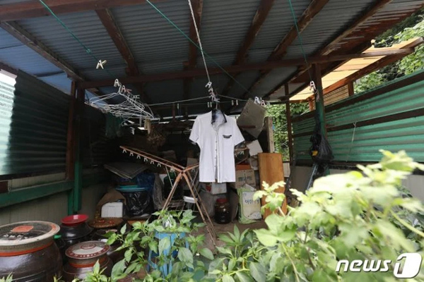 Chứng kiến anh trai giết bà nội, thiếu niên 16 tuổi không ngăn cản còn có hành động gây rùng mình hơn-2