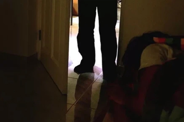 Cựu CEO ngân hàng cắt cụt tai, mũi, xẻ lưỡi và chuẩn bị cắt nốt của quý để biến thành người rồng không giới tính-9