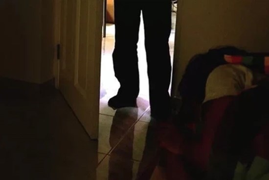 Chứng kiến anh trai giết bà nội, thiếu niên 16 tuổi không ngăn cản còn có hành động gây rùng mình hơn