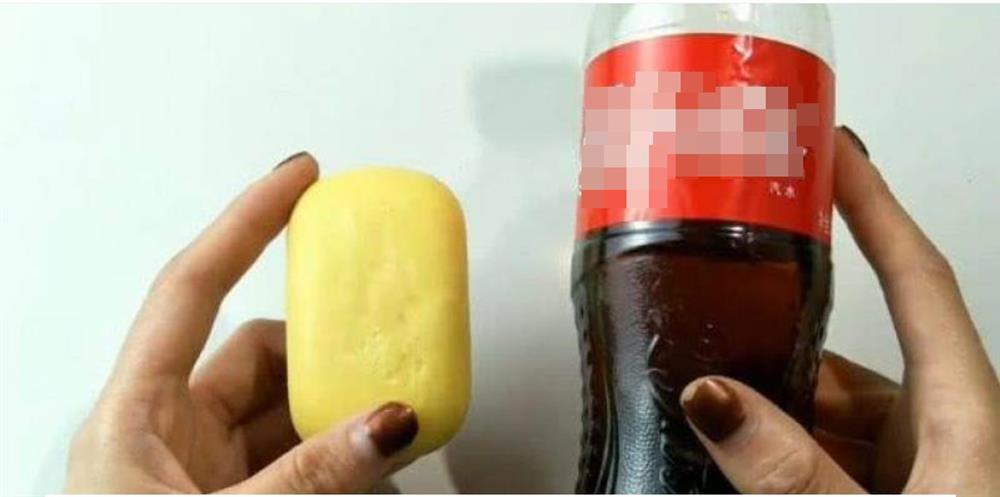 Cho xà phòng vào coca hóa ra lại có hiệu quả mạnh mẽ đến vậy, giúp tiết kiệm một khoản tiền kha khá mỗi năm-1