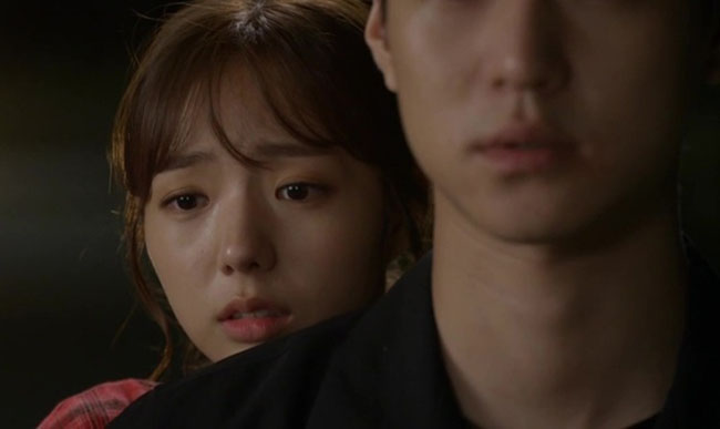 Tôi mang bầu, nửa đêm ngang qua phòng chồng ngủ riêng chứng kiến anh và cô giúp việc một nam - một nữ” chung chỗ, hôm sau tôi thưởng cô ấy thêm 1 tháng lương-2