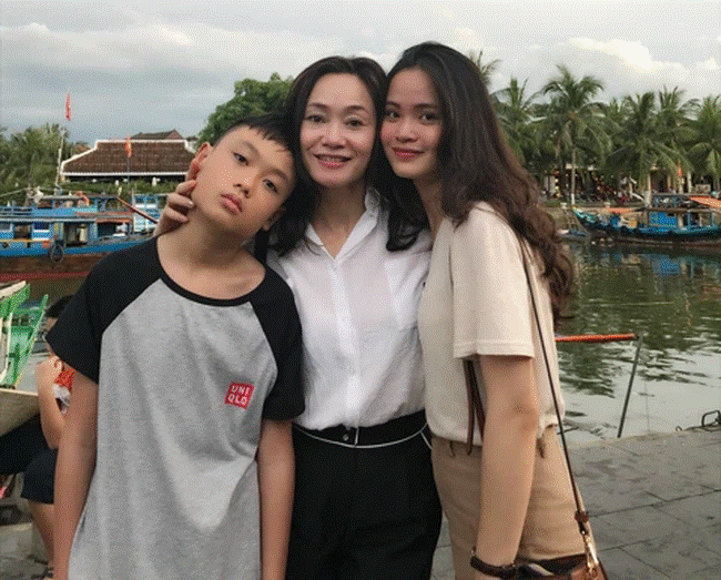 Bà Xuân Hương vị tình thân: Ngoài đời lẫn trong phim đều đẹp đúng chất phu nhân, nói 1 câu thôi mà thấy dạy con hay hết sảy!-7