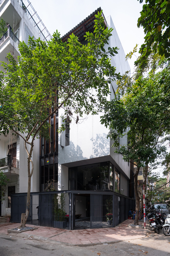 Nhà khoét mái 2 mặt tiền ở Hà Nội: Nhìn từ trên xuống đã trầm trồ, bước vào trong lại phải wow thêm tiếng nữa-20