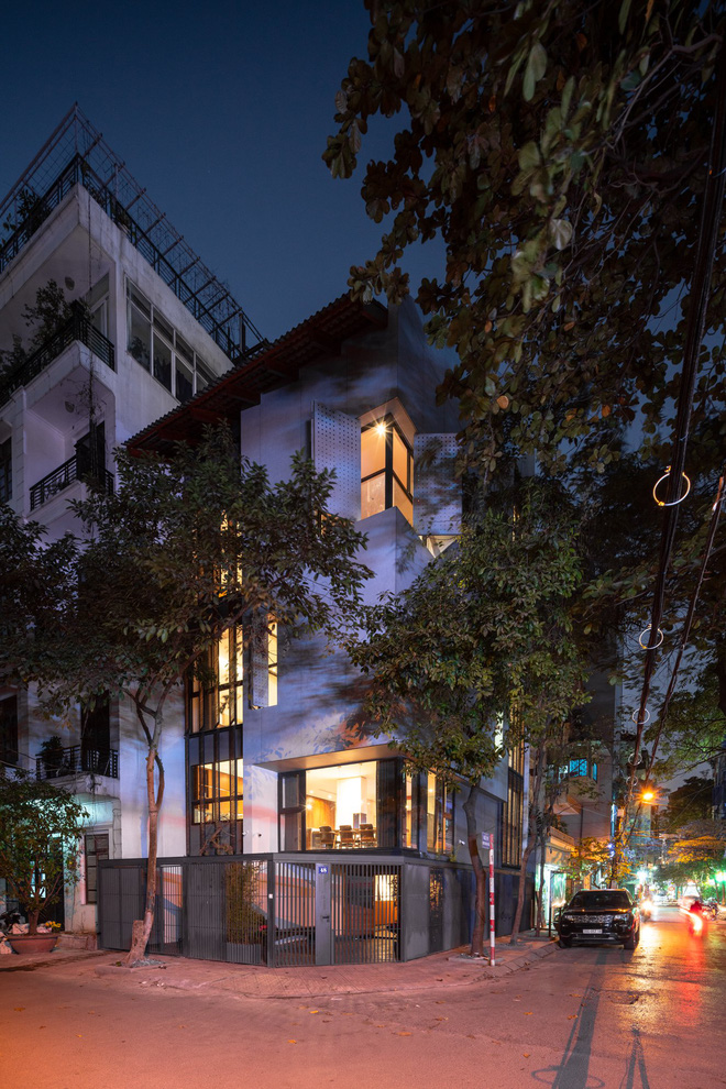 Nhà khoét mái 2 mặt tiền ở Hà Nội: Nhìn từ trên xuống đã trầm trồ, bước vào trong lại phải wow thêm tiếng nữa-21