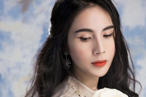 Xôn xao clip Thủy Tiên đi ăn uống sang chảnh trong lúc làm từ thiện miền Trung-5