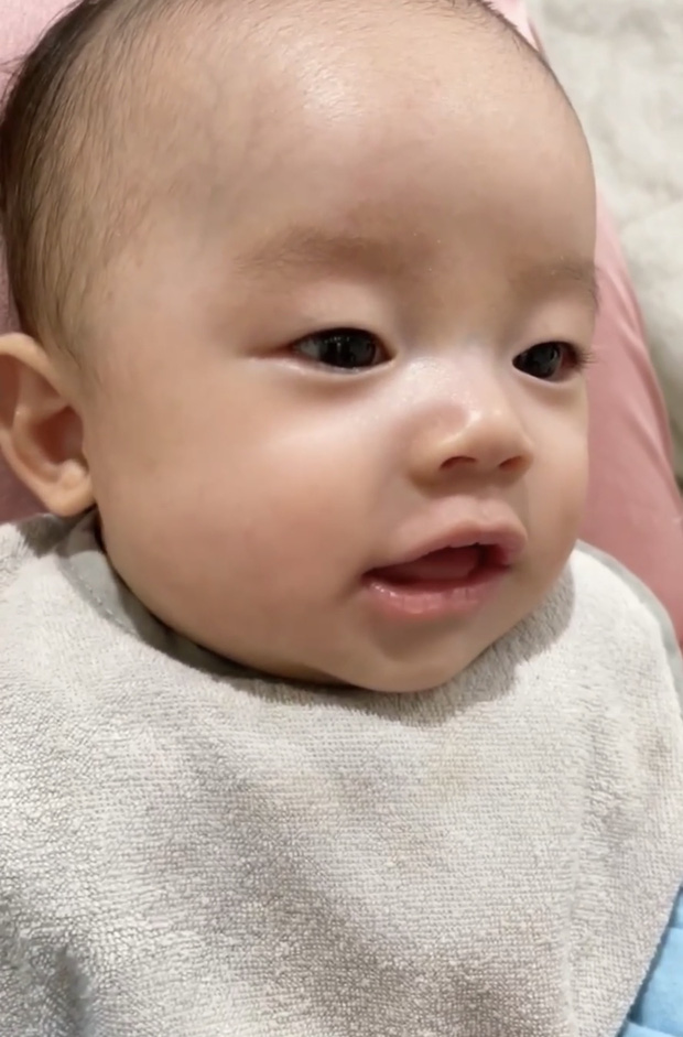 Lâu lắm mới được nghe lại giọng Phạm Hương, quý tử mới sinh nói chuyện với mẹ bỉm nhìn cưng xỉu-1