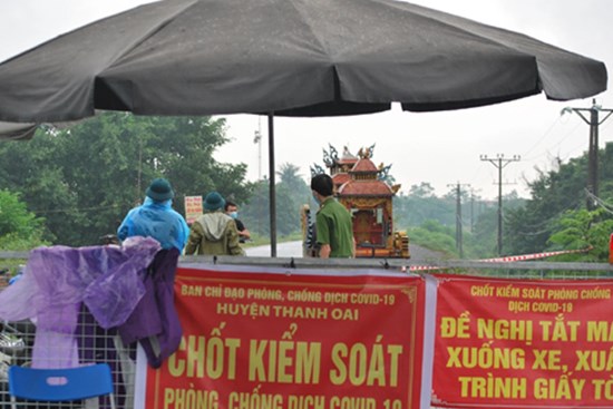 Hà Nội: Lập chốt kiểm soát lối vào nhà công nhân xây dựng tử vong vì tai nạn xét nghiệm dương tính SARS-CoV-2