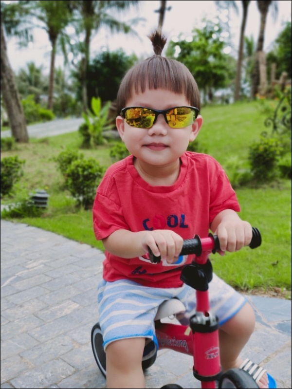 Cậu út nhà Xuân Bắc nhắng nhít, lầy lội không kém gì anh trai Bi béo, 1 clip ngắn cũng thấy ông bố danh hài cưng chiều con hết mực-5