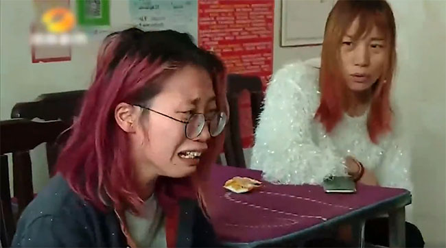 Bi hài người vợ bị đuổi ra khỏi nhà cũng không ly dị vì:  Tôi không thể rời khỏi anh ấy! Chồng tôi quá đẹp trai!” - Nhan sắc người chồng gây tò mò-4