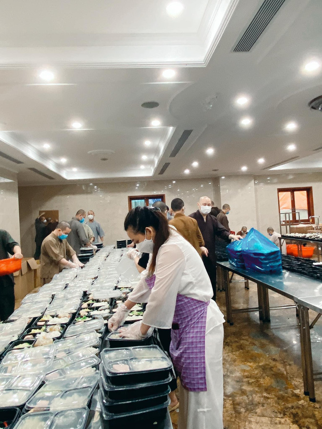 Chia sẻ chính thức từ đại diện Phi Nhung: Nghĩ 21 ngày chị có thể ra viện, nhiều lúc bi quan nhưng chị rất kiên cường chiến đấu-3