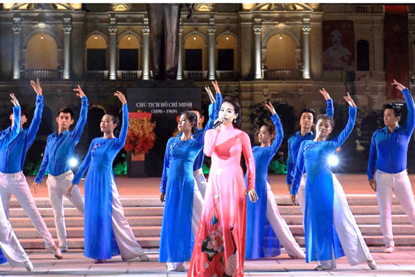 Những hoạt động, dịch vụ nào dự kiến có thể được TP.HCM cho phép từ 1/10?-2