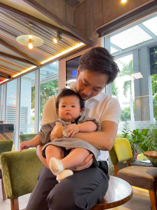 Cường Đô La vừa đón thêm thành viên mới bị bỏ rơi ngoài công viên, ái nữ Suchin mới 1 tuổi đã có em rồi!-3