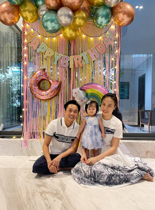 Cường Đô La vừa đón thêm thành viên mới bị bỏ rơi ngoài công viên, ái nữ Suchin mới 1 tuổi đã có em rồi!-5