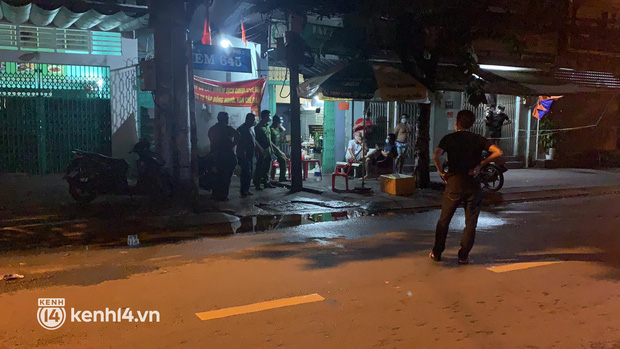 Vụ người đàn ông bị chém lìa đầu ở quận 7: Sau tiếng cãi vã, nghi can cầm phần đầu của nạn nhân vứt ra hẻm khiến nhiều người hoảng sợ-1