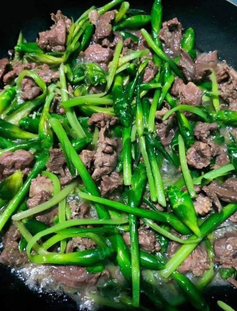 Bất ngờ loại hoa rừng giá chỉ 45 nghìn/kg vừa cắm đẹp lại xào ăn ngon, chị em sành ăn thi nhau lùng mua-5