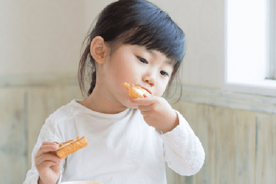 Muốn cải thiện IQ cho con mình, ngoài ăn cá bố mẹ nên cho trẻ ăn thêm những loại thực phẩm này