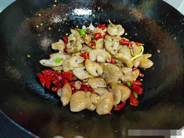 Mùi hôi của lòng heo làm theo cách này sẽ trở nên thơm ngon, ăn cực đã miệng-6