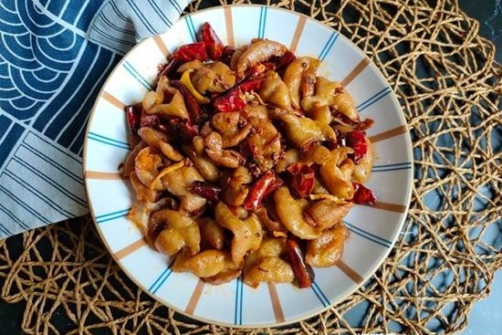 Mùi hôi của lòng heo làm theo cách này sẽ trở nên thơm ngon, ăn cực đã miệng