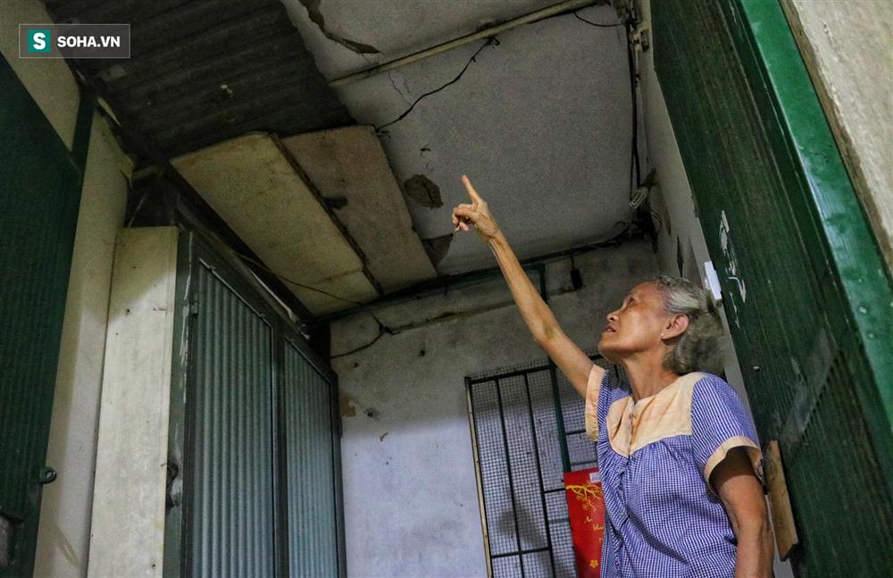Cận cảnh 4 khu tập thể cấp độ nguy hiểm tại Hà Nội: Lấy chậu hứng nước mưa, đi vệ sinh phải đội nón-5