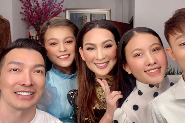 Vợ cũ Bằng Kiều và ca sĩ Phi Nhung có mối quan hệ như thế nào?-3